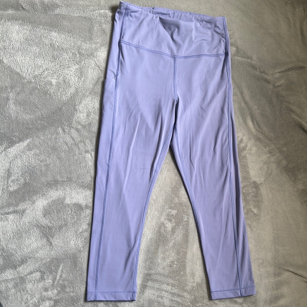 Lilac Athleta ultimate stash pocket capri leggings